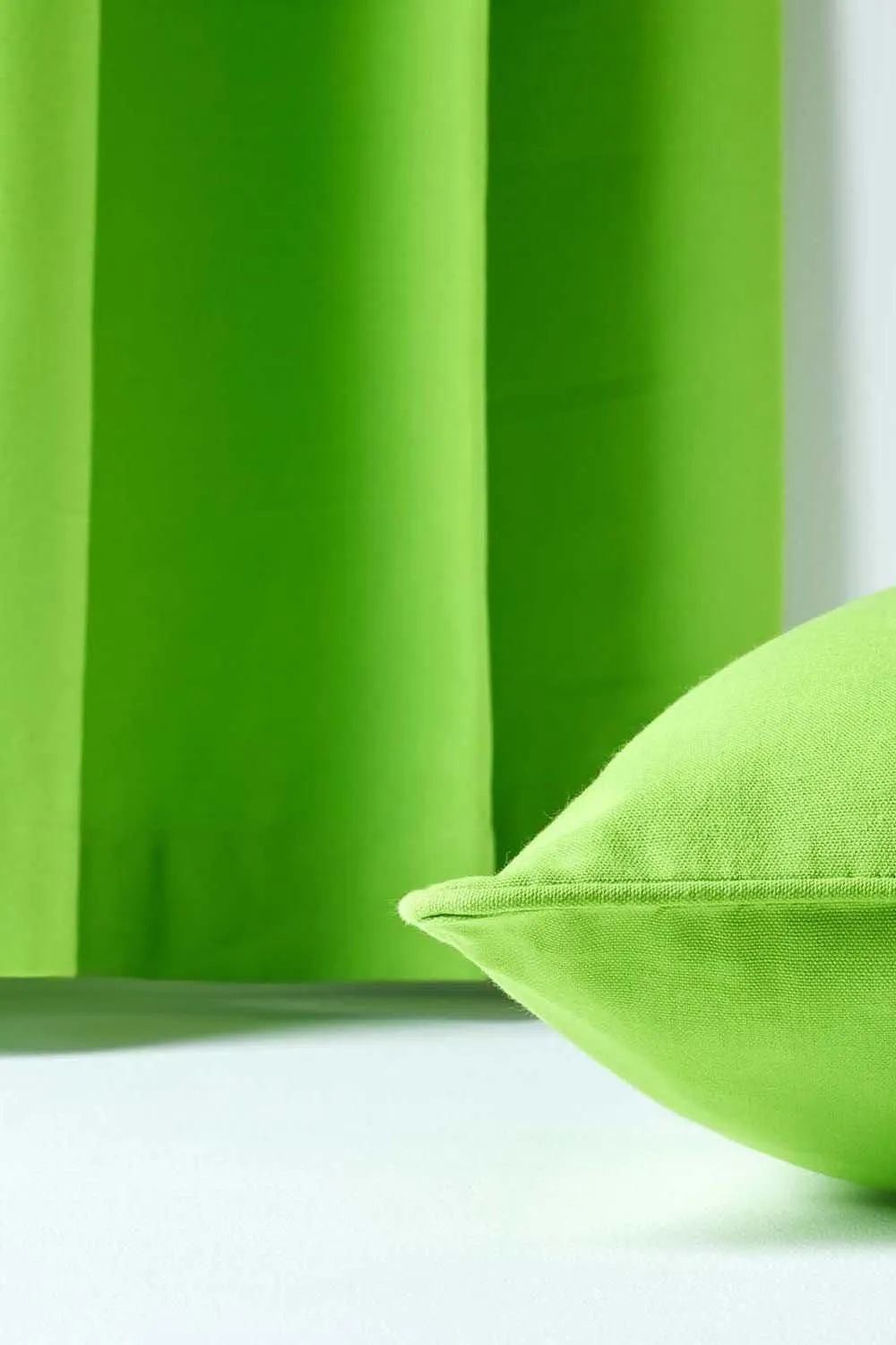 Homescapes Cotton Plain Cushion Cover in Green 5