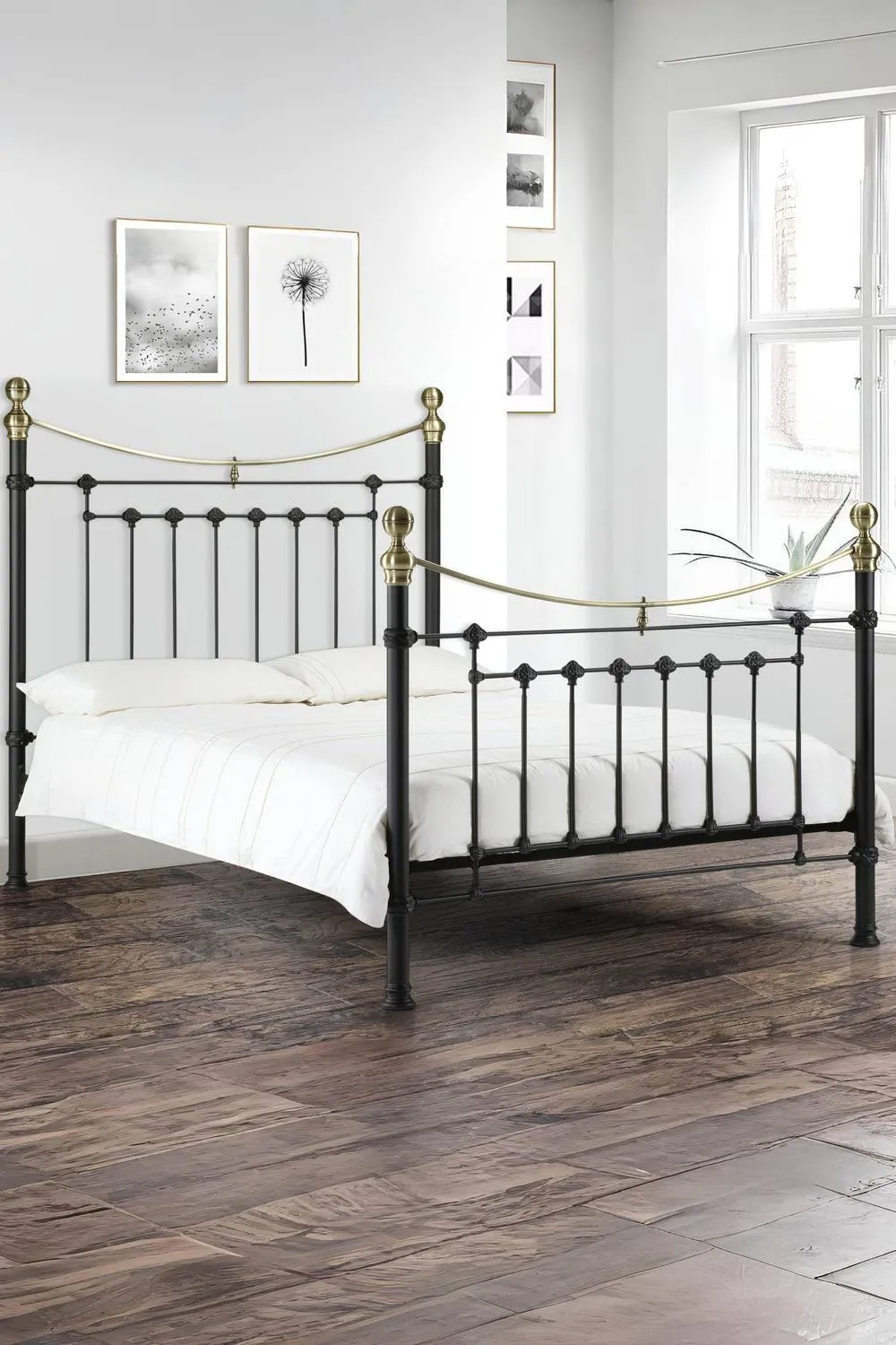 Julian Bowen Victoria Metal Bed in Black 1