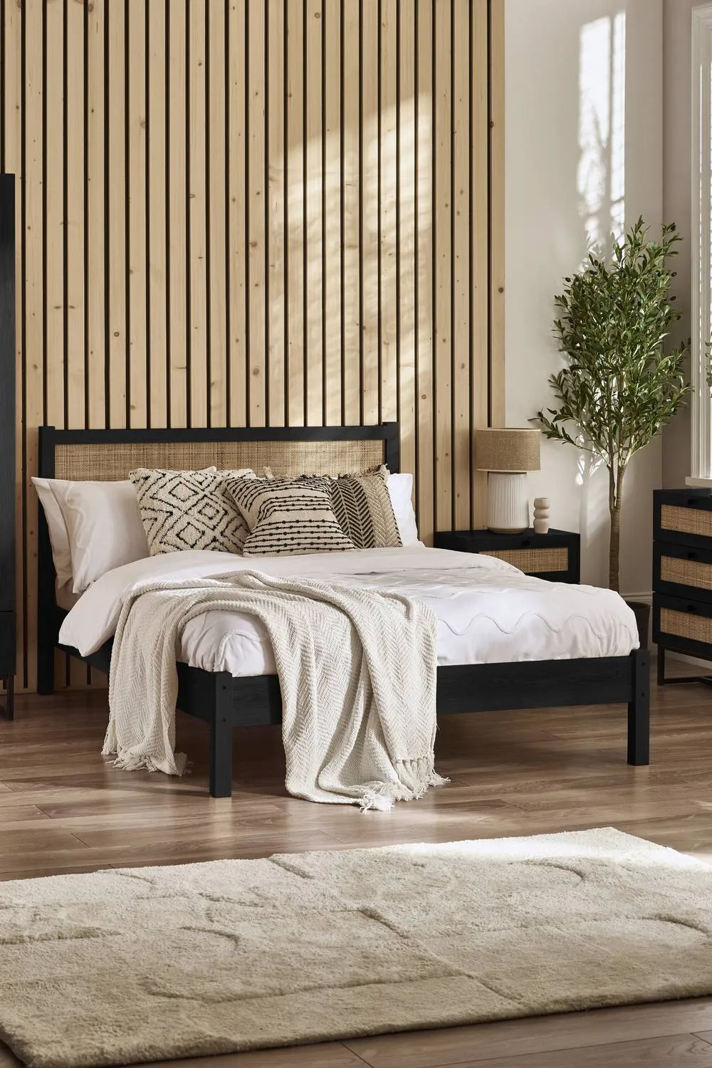 Julian Bowen Padstow Rattan Effect Bed in Black 1