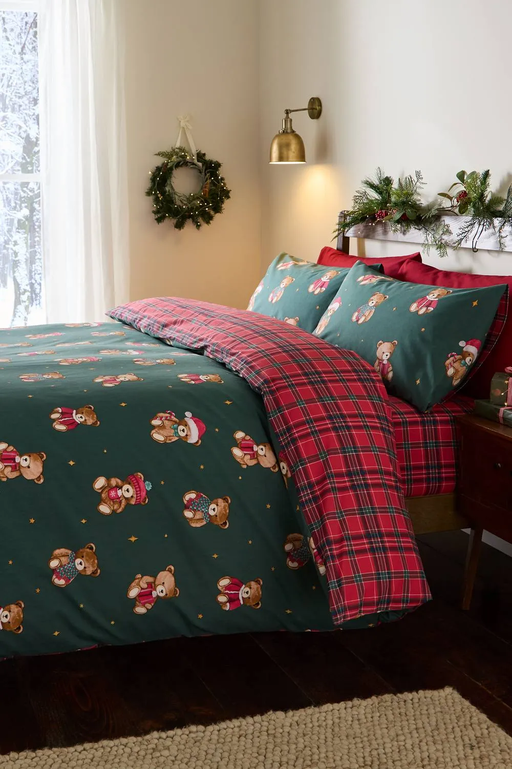 Catherine Lansfield 'Christmas Tartan Teddy Bear' Reversible Duvet Cover Set in Green 1