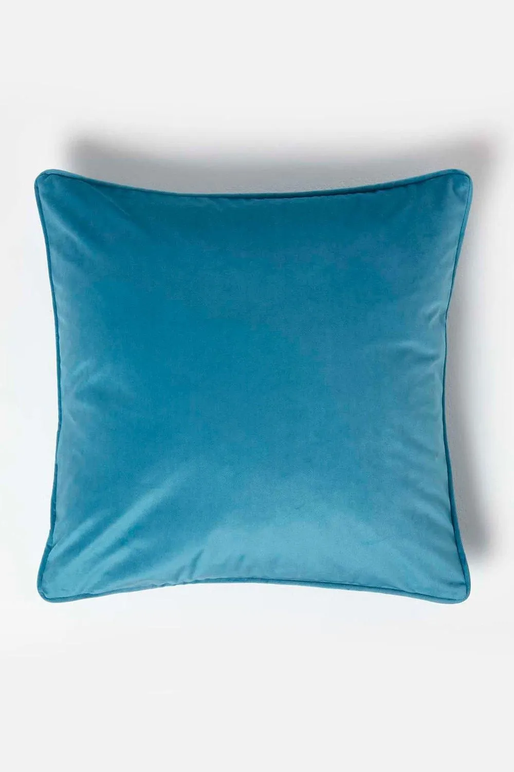 Homescapes Filled Velvet Cushion with Piped Edge 46 x 46 cm in Turquoise 1
