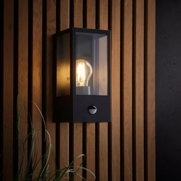London PIR Wall Light 2