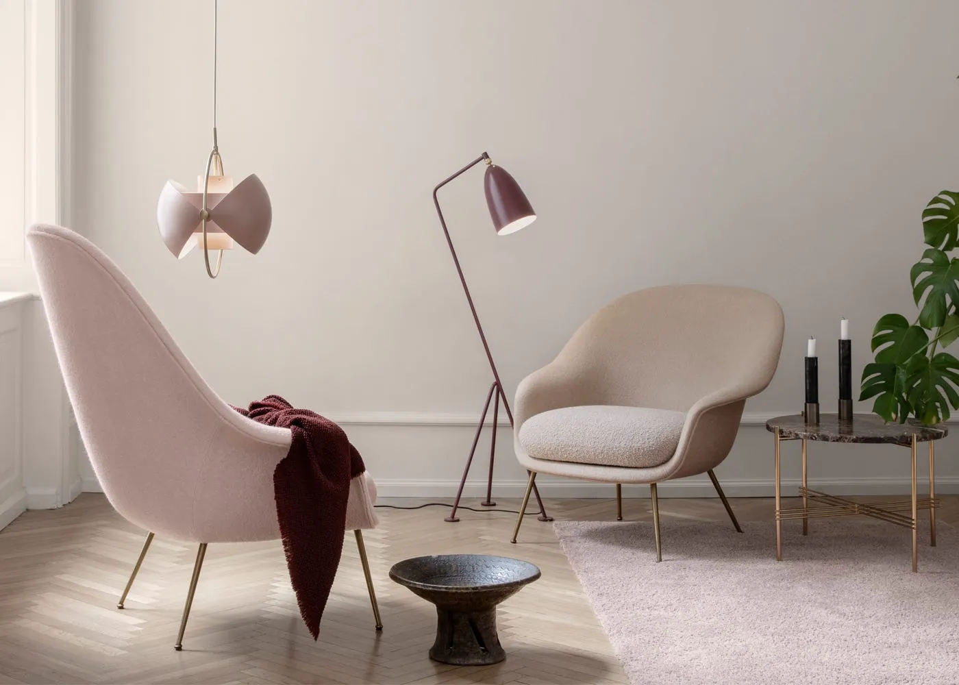 Gubi Bat Lounge Chair in Vidar 554 3