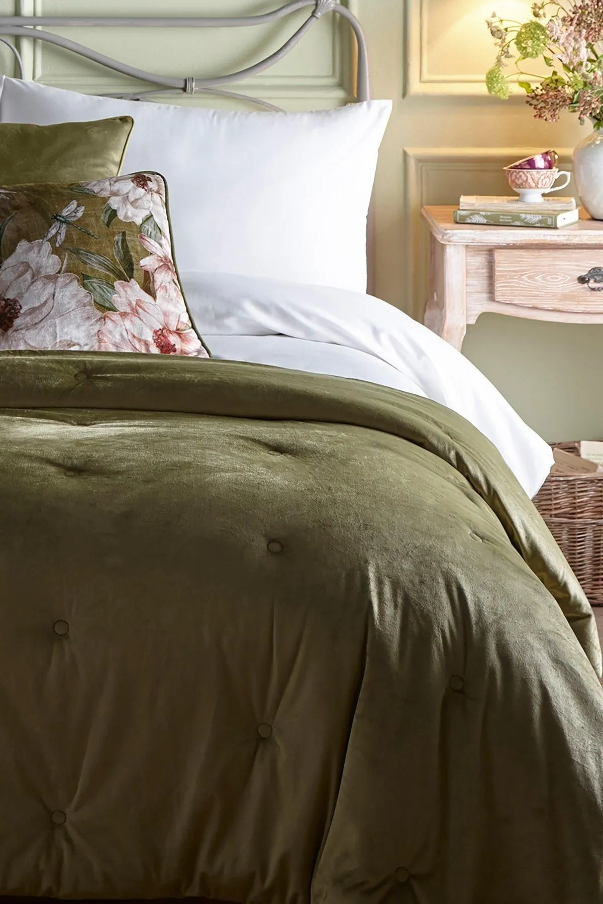 Appletree 'Austell' Velvet Bedspread in Olive 2