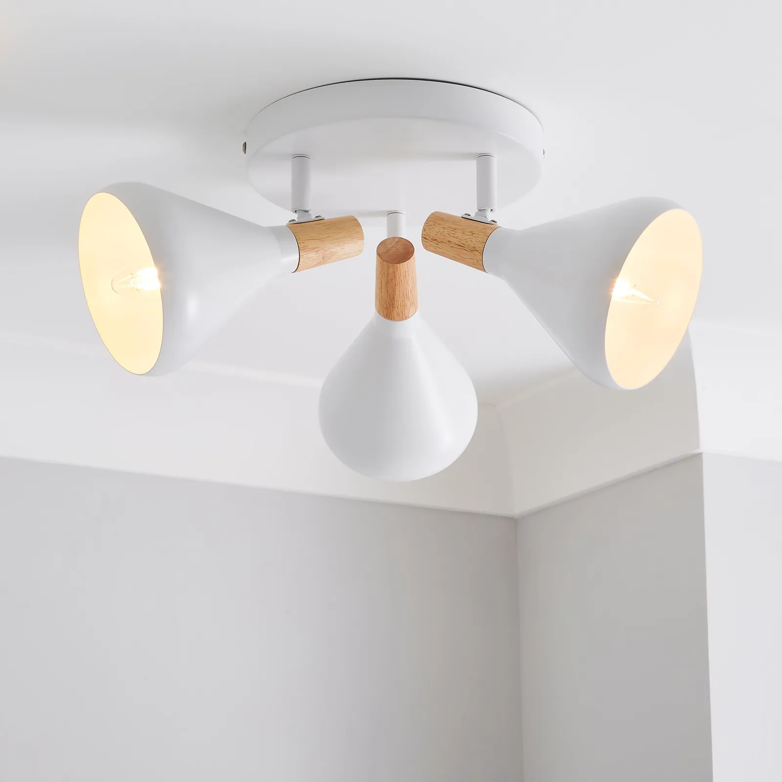 Wolston 3 Light Spotlight White