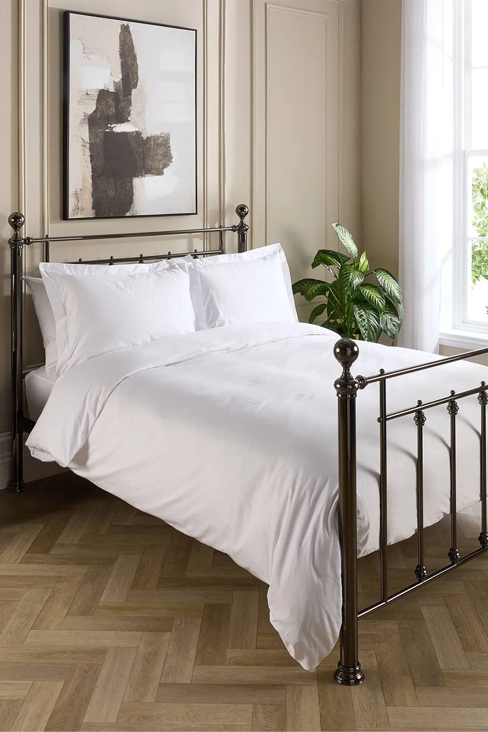 Hotel Pure Luxury 5 Star Duvet Cover Set in White