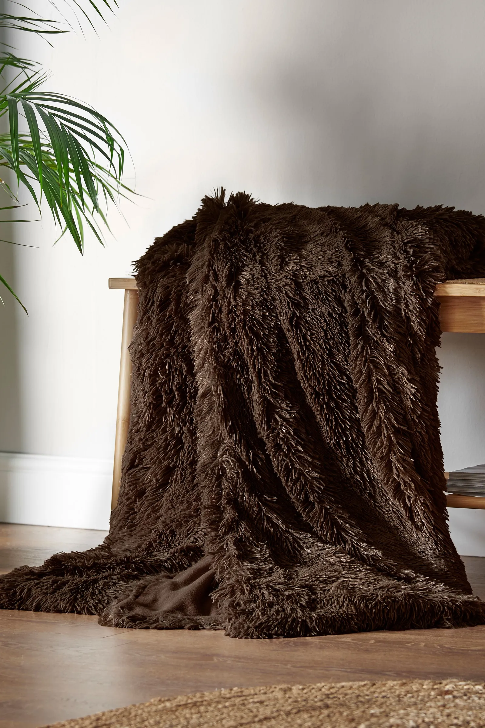 Catherine Lansfield 'Cuddly' Blanket Throw in Chocolate
