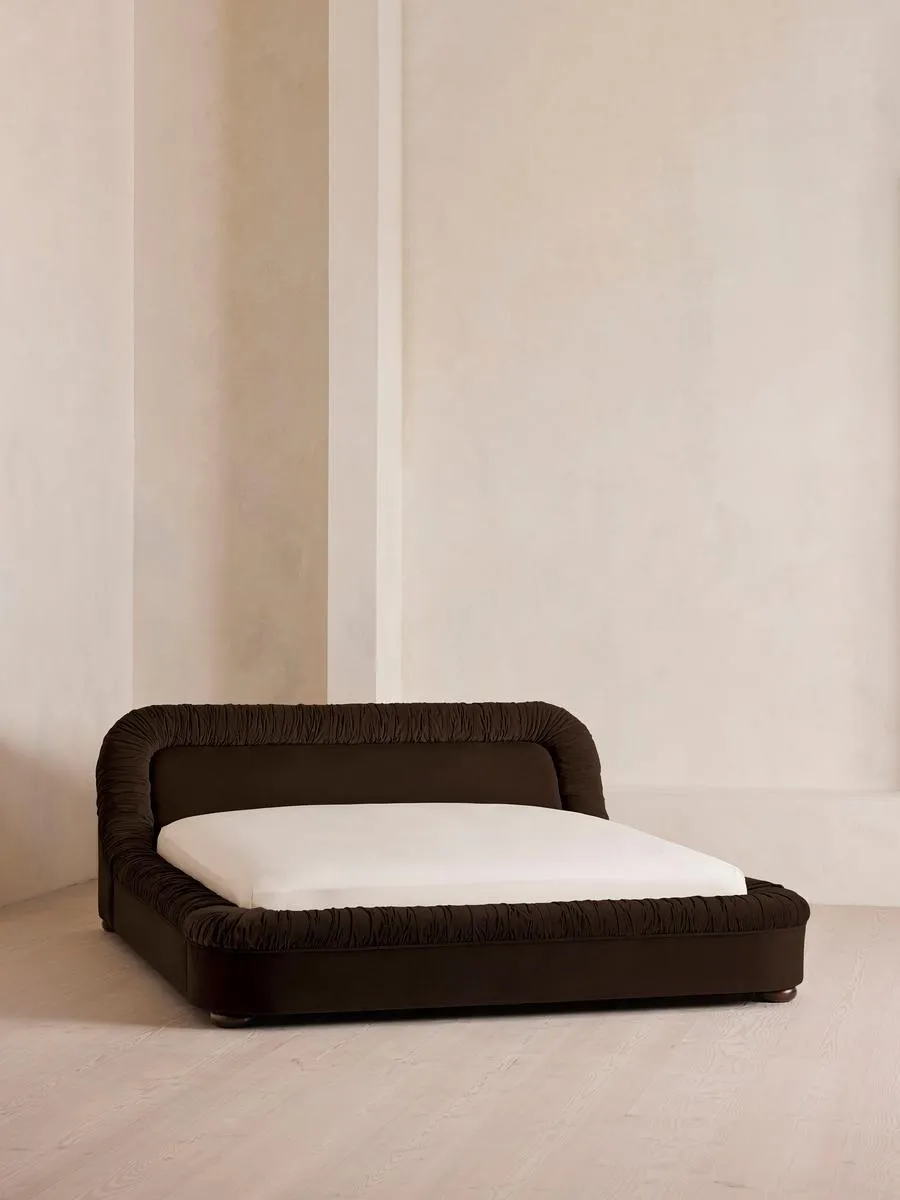 Vara Bed, Emperor, Velvet, Chocolate