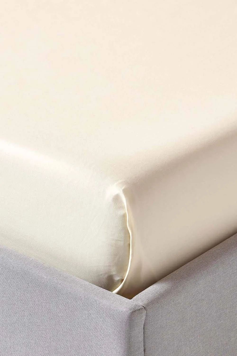 Homescapes Sateen Cotton Flat Sheet 400 TC in Cream 3