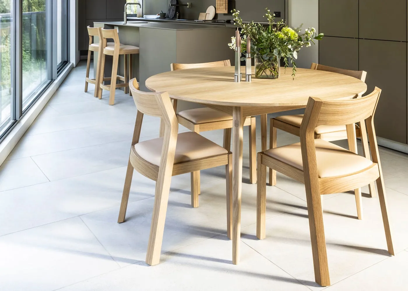 Case Dulwich Round Extending Table in Black Stain 3