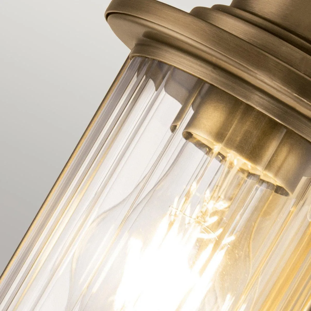 Netlighting Quoizel Riggs Wall Lamp Weathered Brass IP44 in Yellow 3