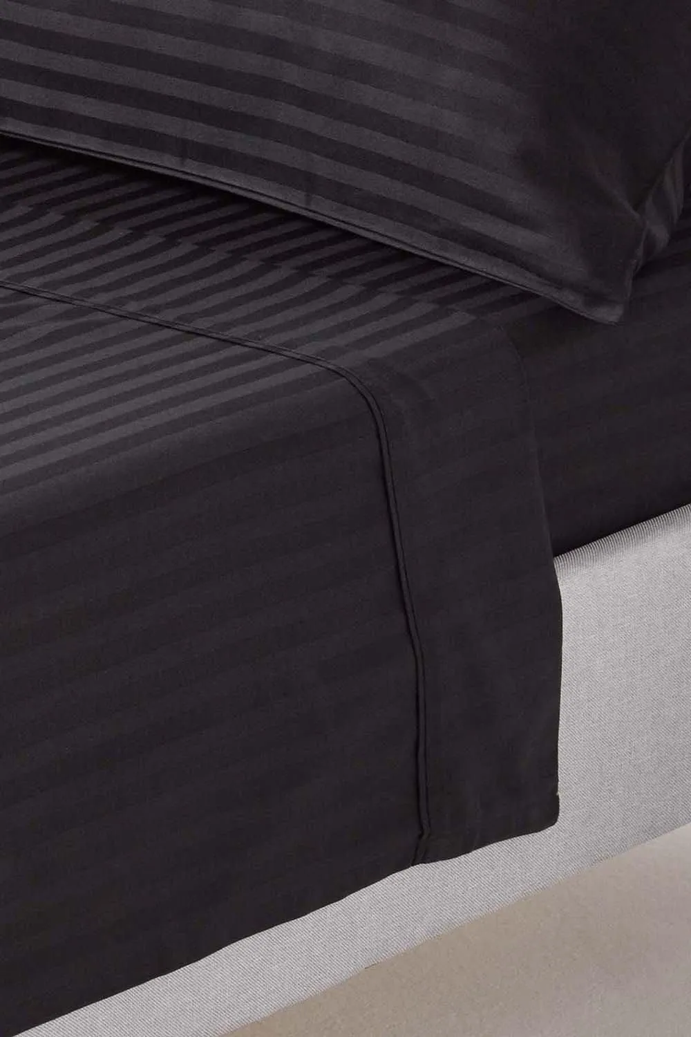 Homescapes Egyptian Cotton Satin Stripe Flat Sheet 330 Thread Count in Black