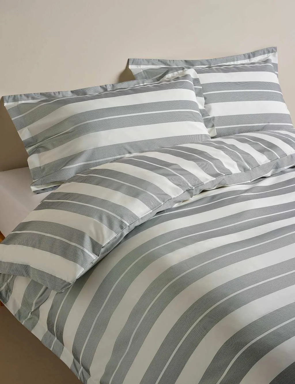 M&S Egyptian Cotton Wide Stripe Printed Bedding Set Black