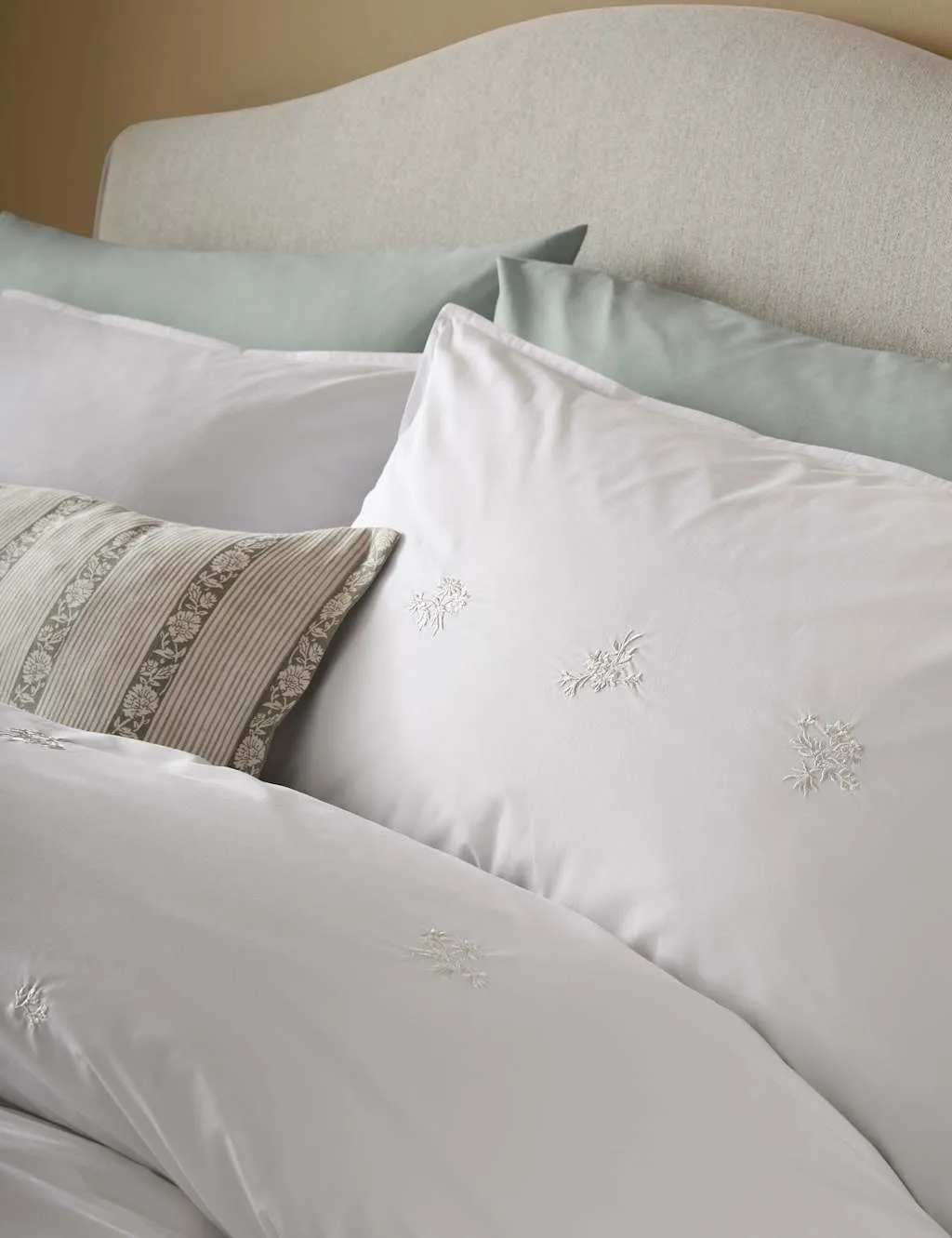 Laura Ashley Set of 2 Keeleigh Posy Pure Cotton Pillowcases White