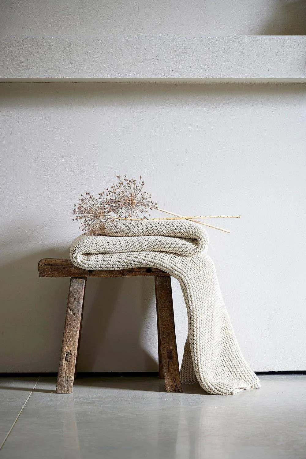 CHRISTY 'Oslo' Cosy Chunky Knit Throw in Light Beige