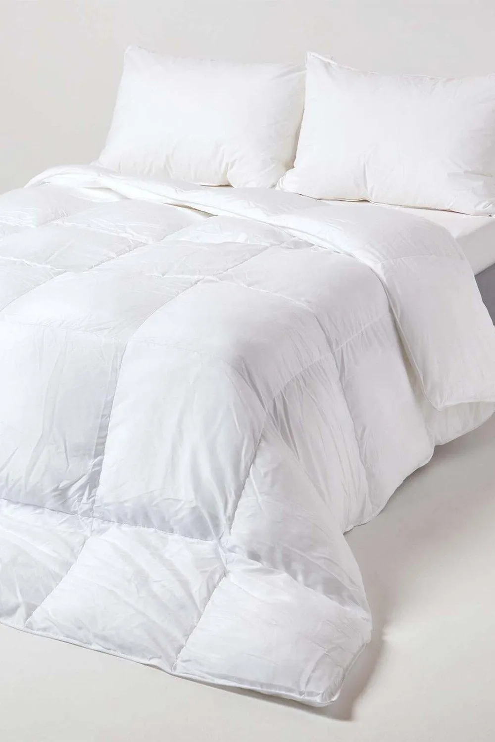 Homescapes Luxury Hotel Quality Super Microfibre All Seasons Duvet in White