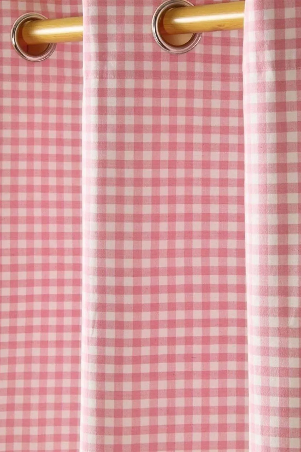 Homescapes Cotton Gingham Eyelet Curtain Pair in Pink 2