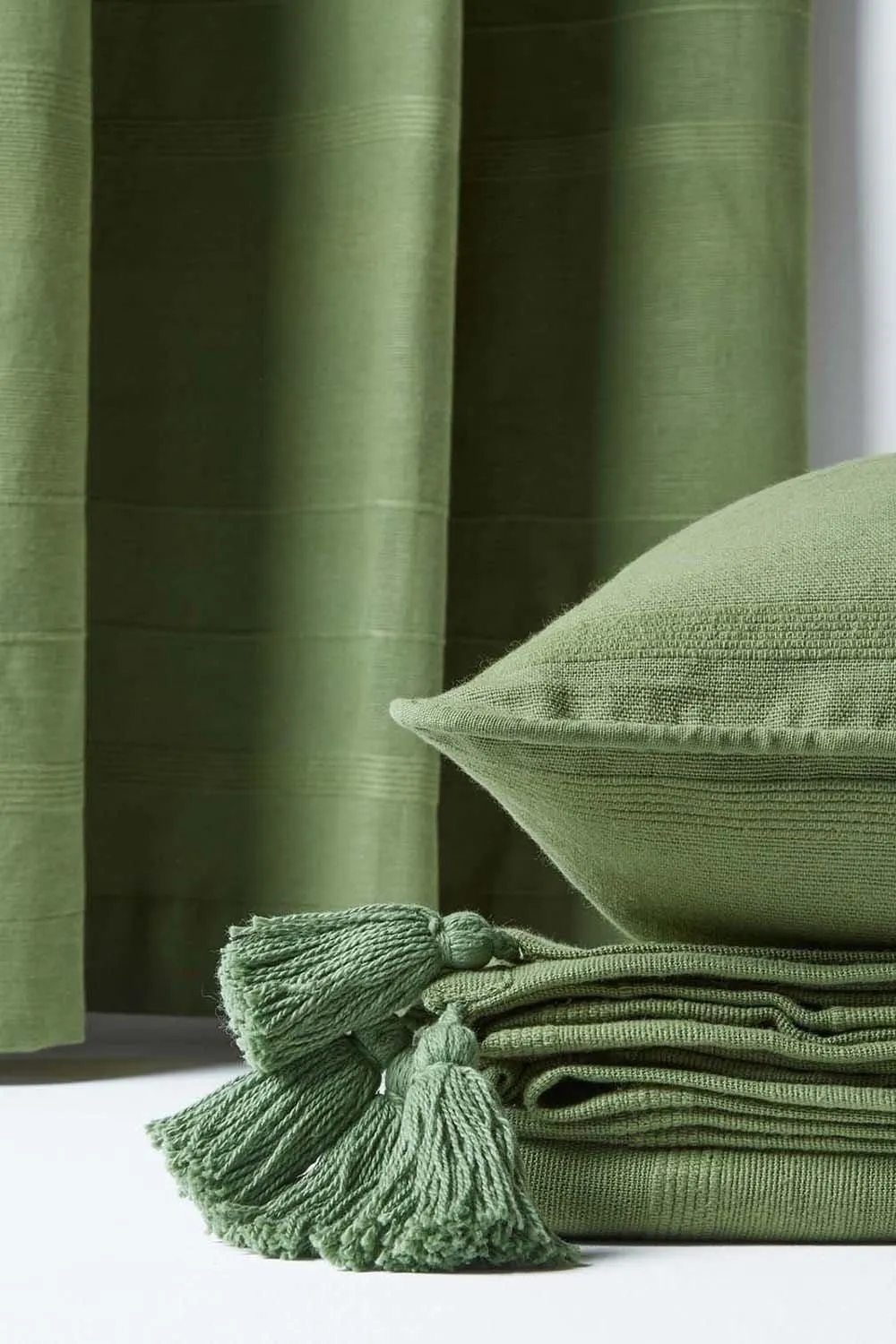 Homescapes Cotton Rajput Ribbed Cushion Cover in Olive 5