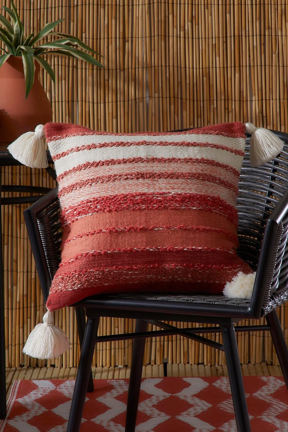 Drift Home 'Grayson' Textured Outdoor Garden Filled Bench Cushion in Terracotta
