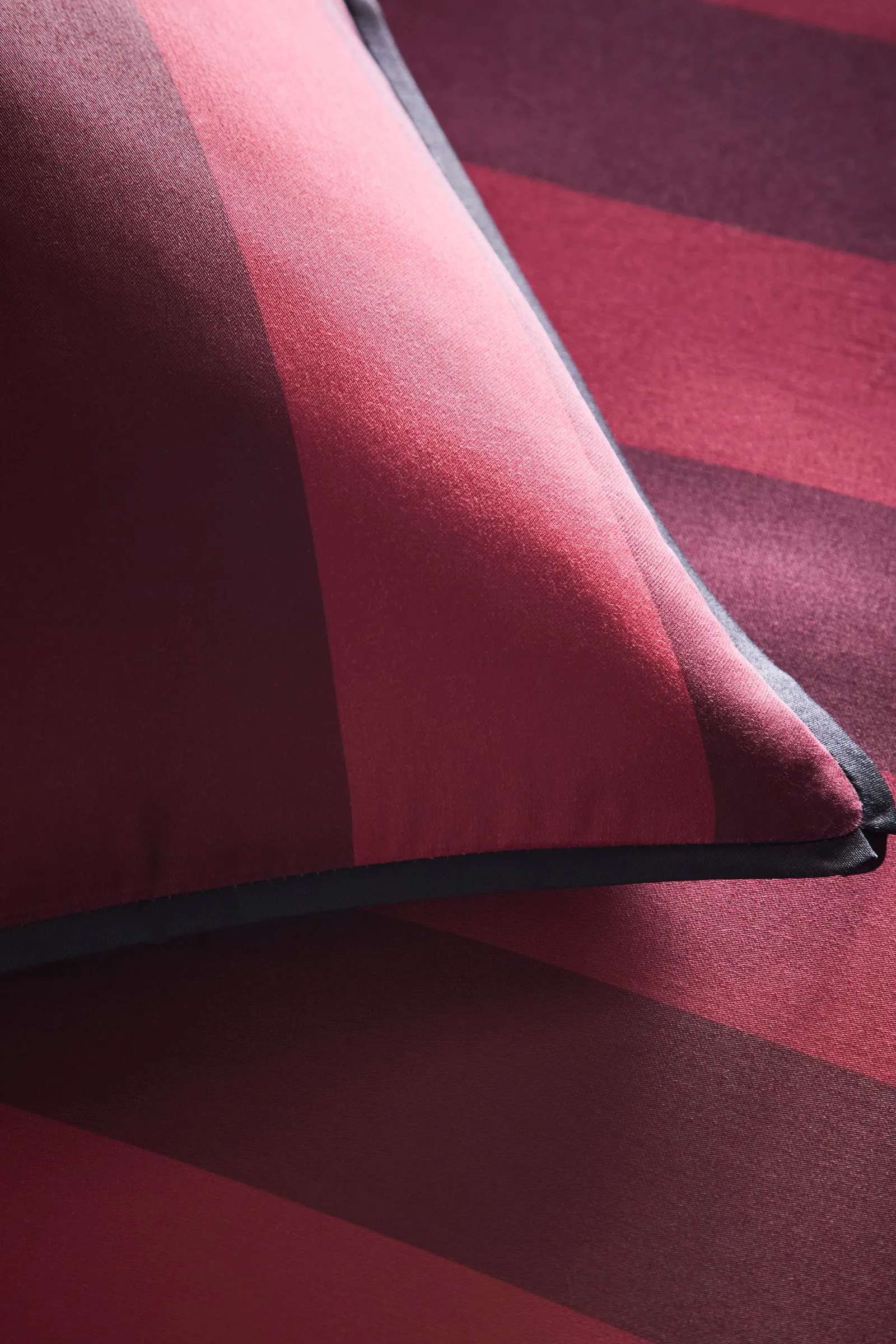 Laurence Llewelyn-Bowen 'Festivo Circus Stripe' Striped Print 100% Cotton Duvet Cover Set in Red 3