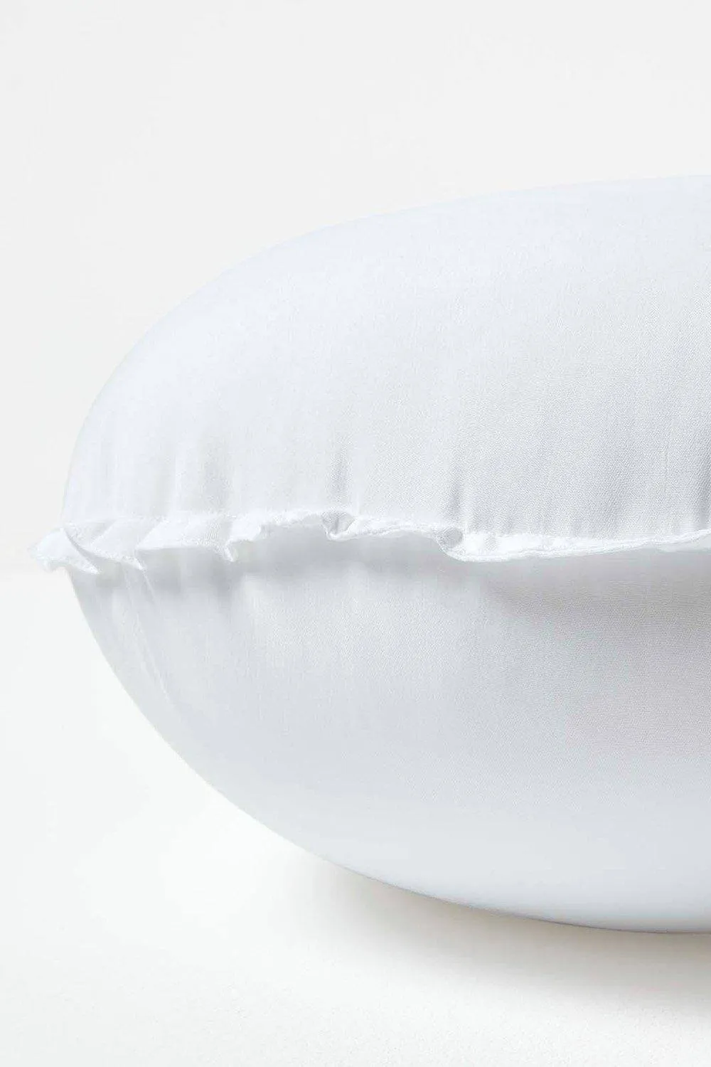 Homescapes Super Microfibre Round Shaped Cushion Pad - Cushion Filler & Inserts in White 3