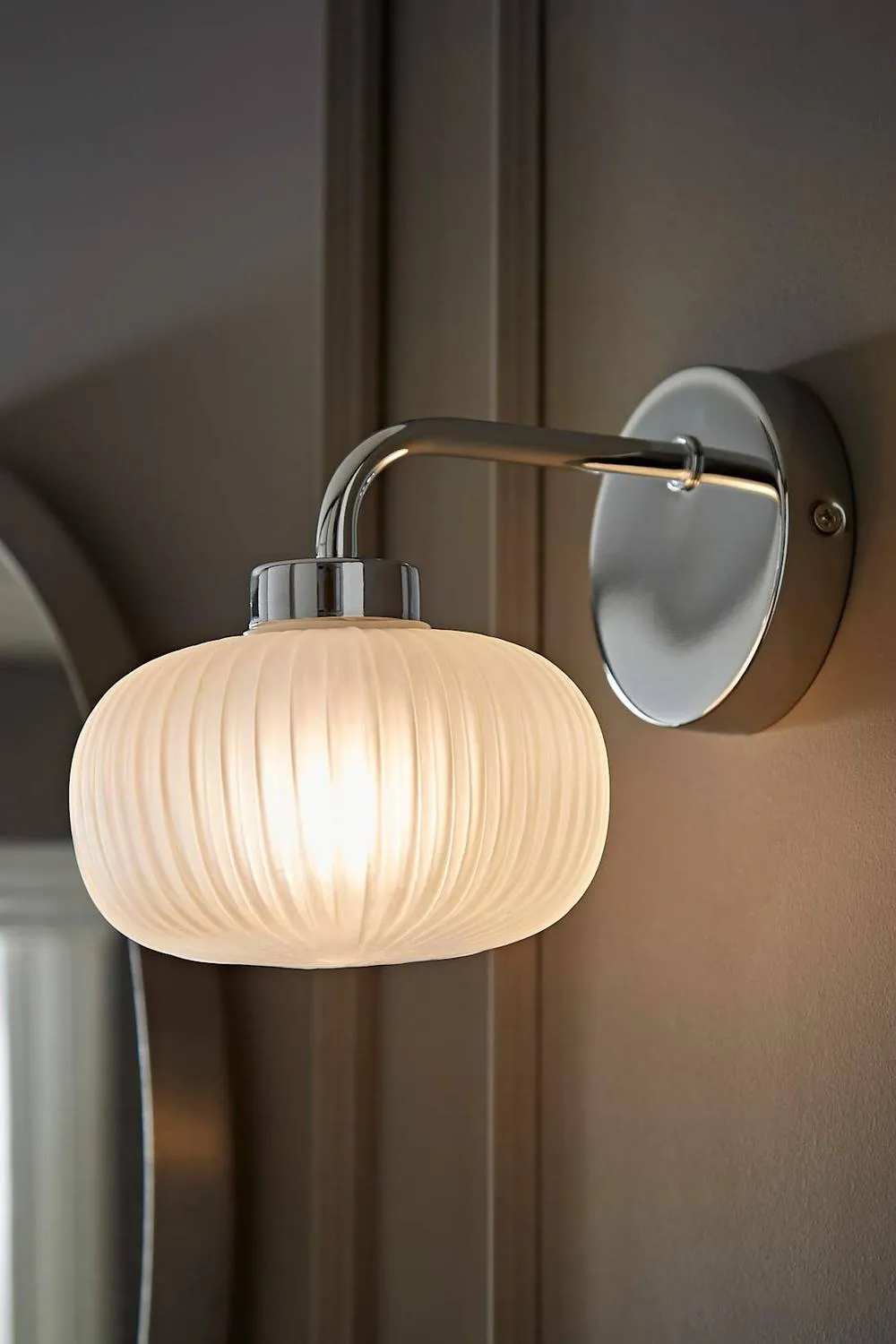 ValueLights Amaia Chrome Frosted Glass IP44 Wall Light with Bulb in Metallic Silver