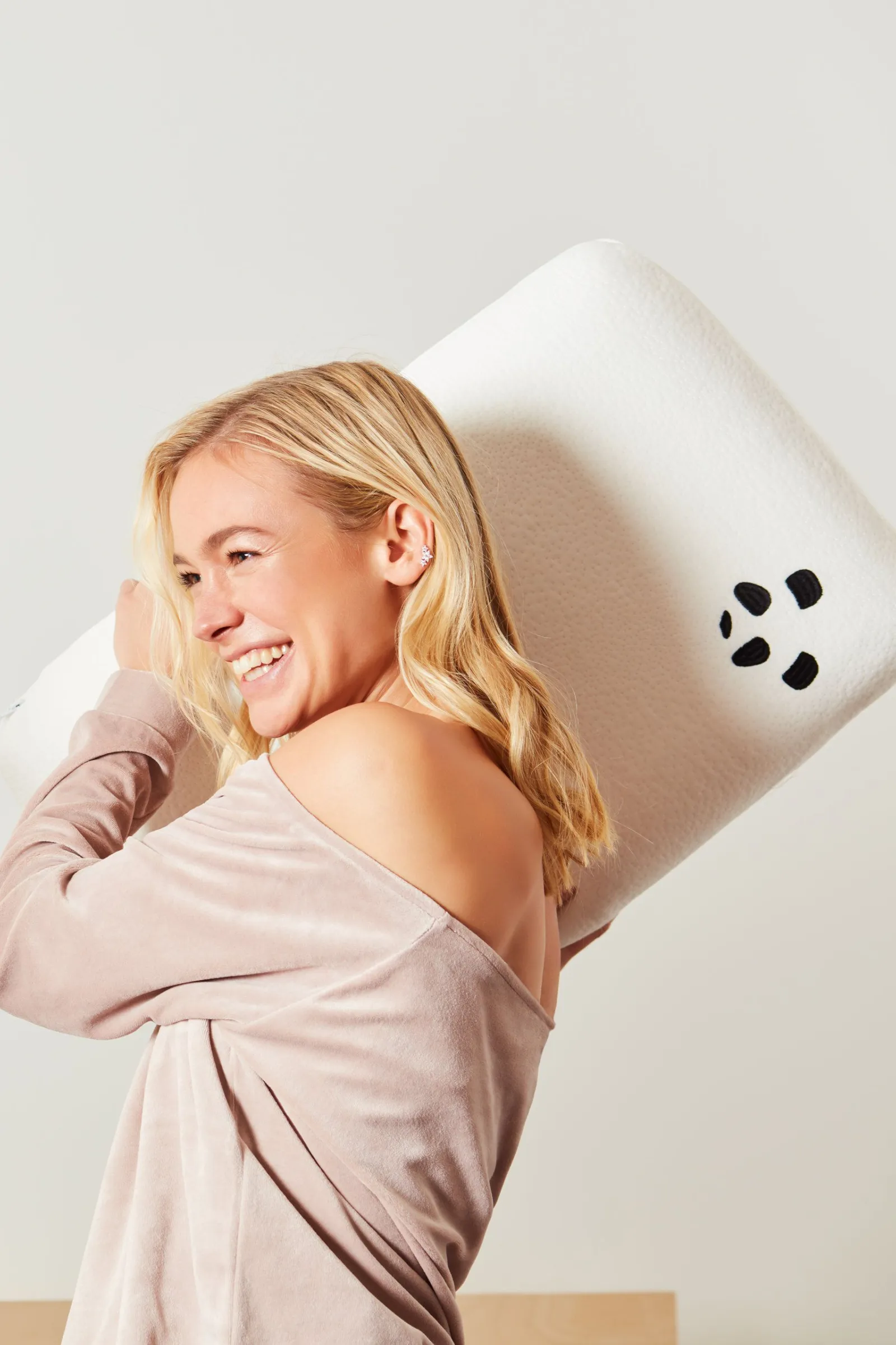 Panda London Memory Foam Bamboo Pillow in White 4