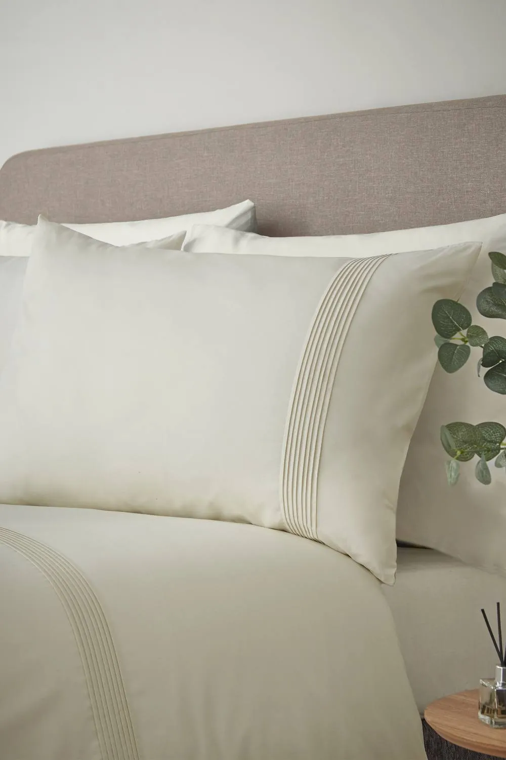 Catherine Lansfield Pintuck Easy Iron Percale Duvet Cover Set in Cream 2