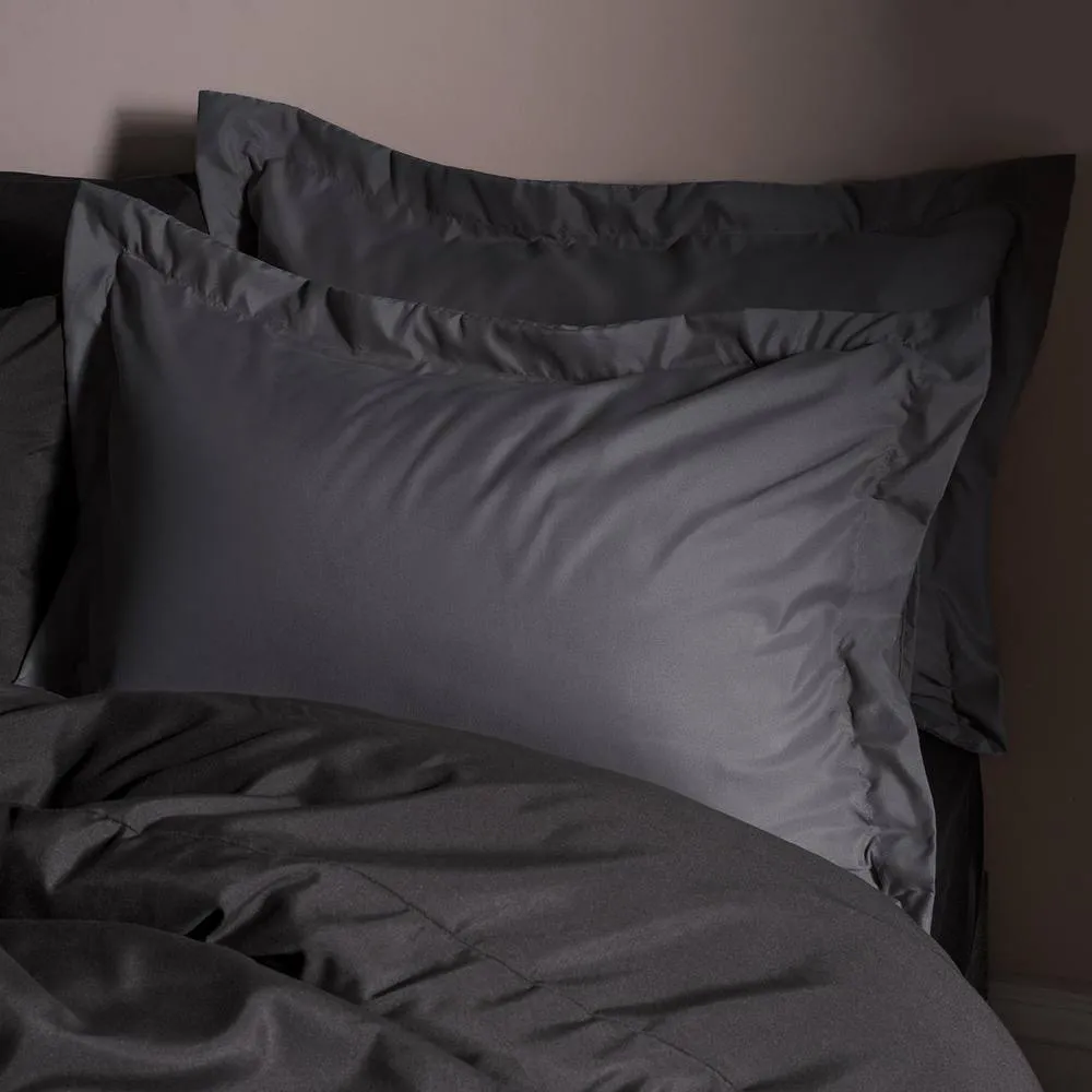 OHS 2 x Plain Dyed Oxford Pillowcases Soft Microfibre Pillow Cover Set in Charcoal