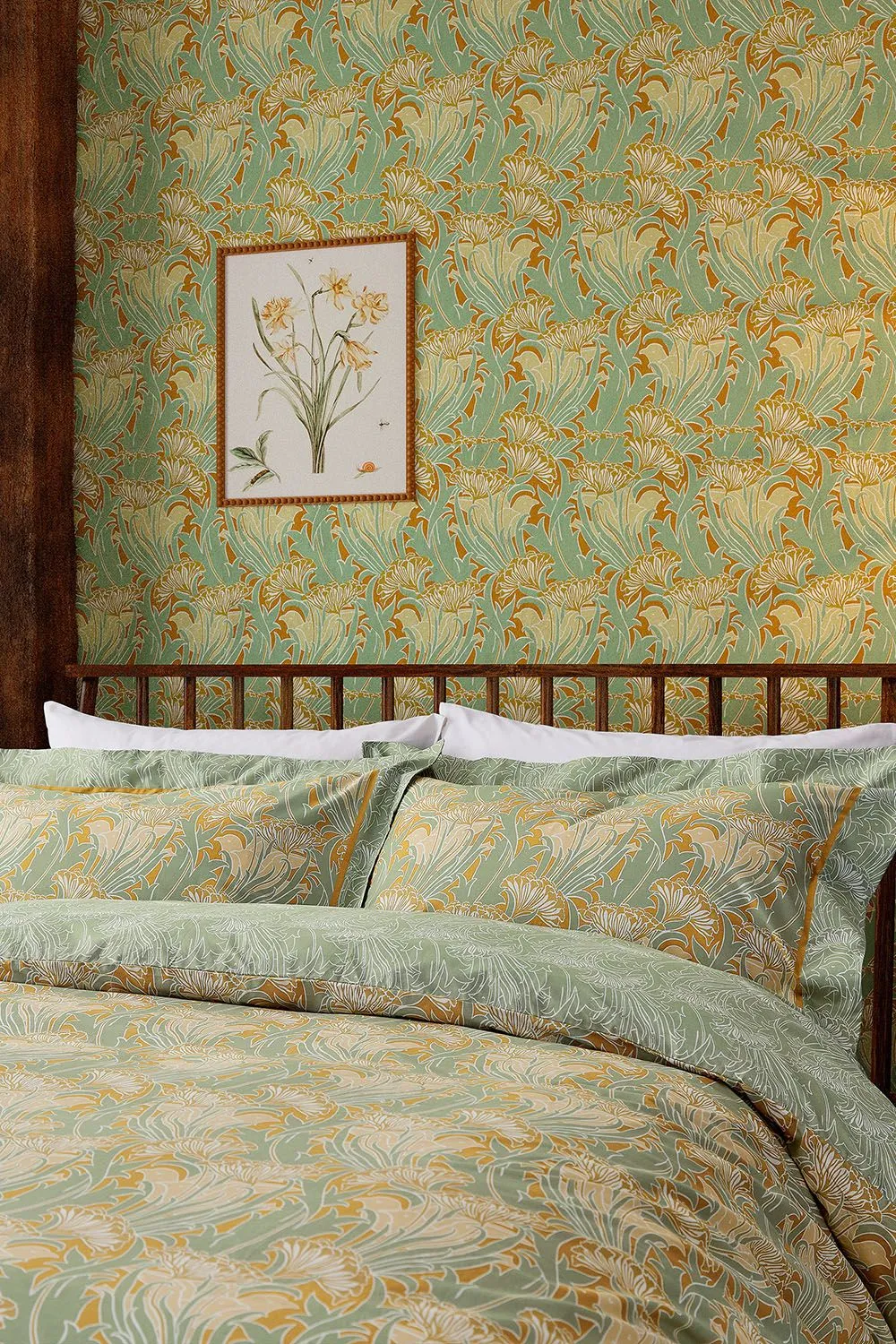 Morris & Co 'Laceflower' Cotton Duvet Cover Set in Green 2