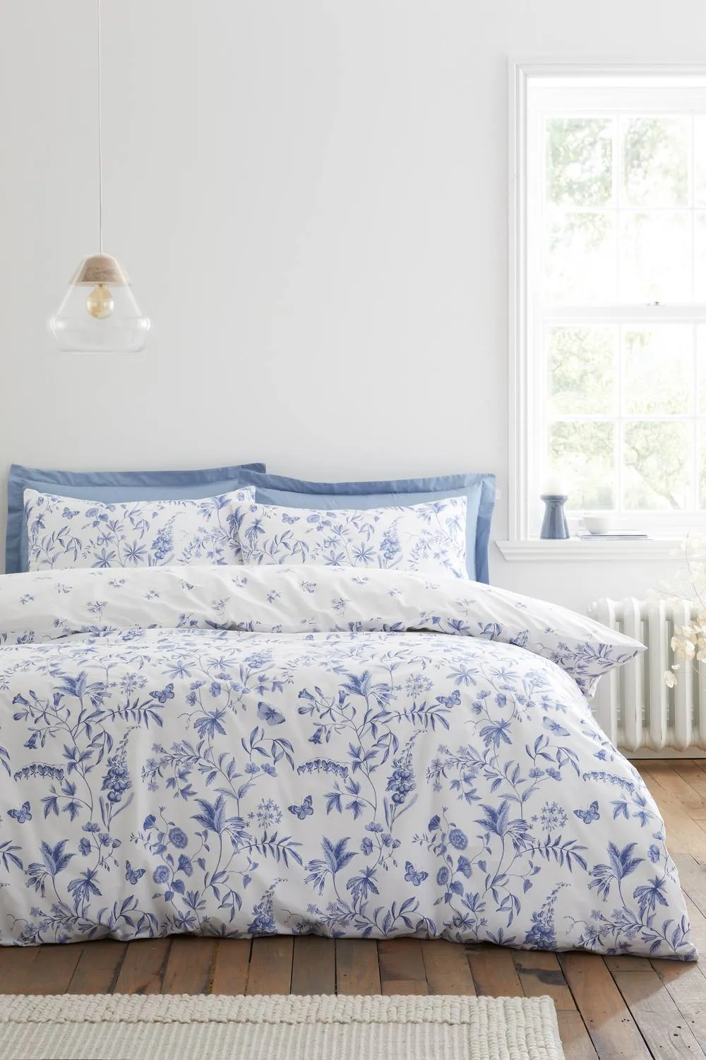 Bianca Thea Floral 200 Thread Count Cotton Reversible Duvet Cover Set in Blue 1