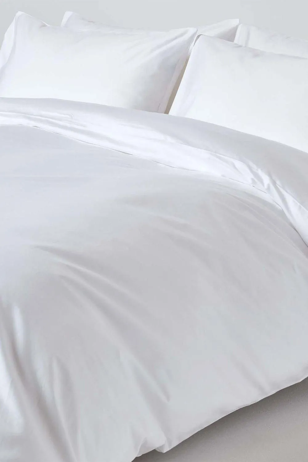 Homescapes Egyptian Cotton Duvet Cover with Pillowcase 1000 TC in White 2