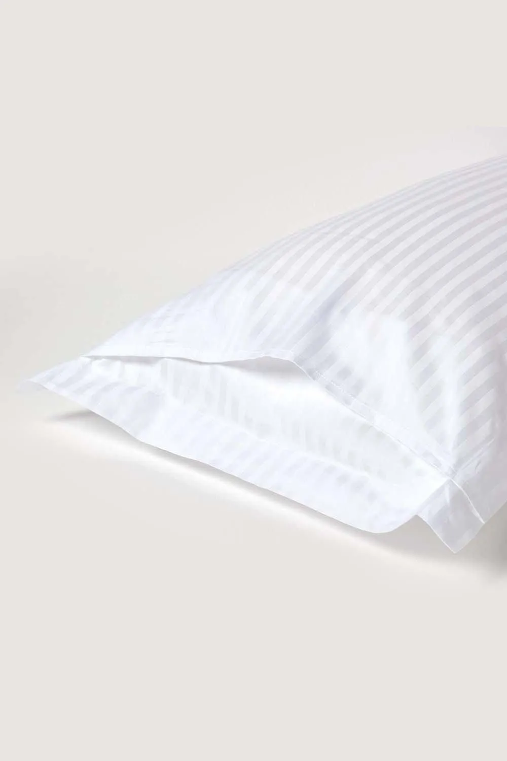 Homescapes Egyptian Cotton Ultrasoft King Size Oxford Pillowcase 330 TC in White 3