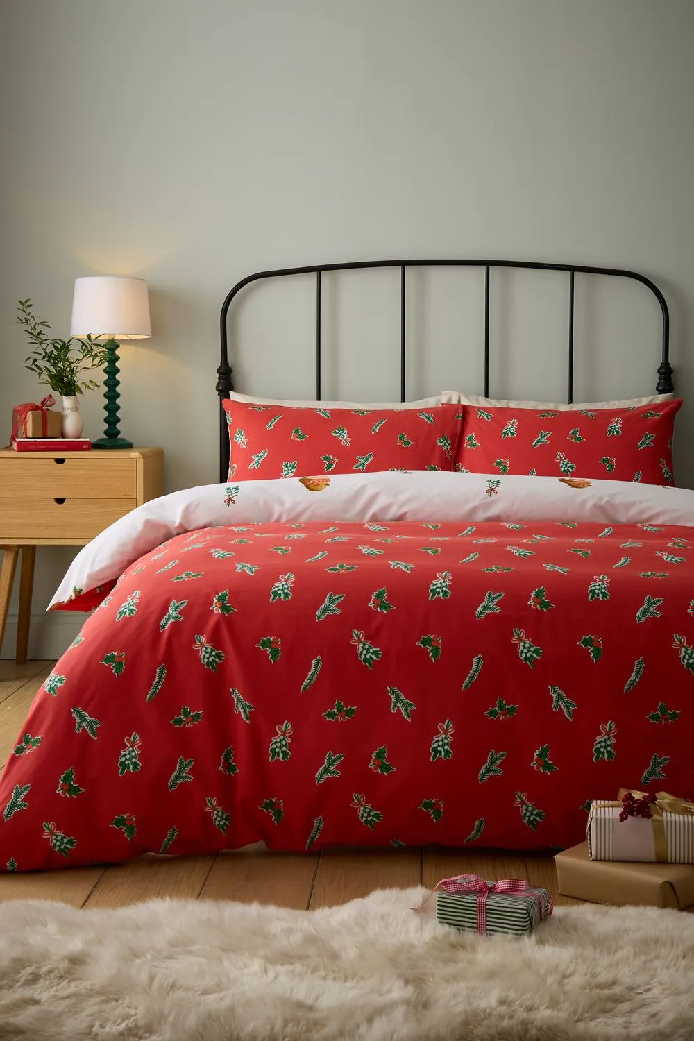 Catherine Lansfield Christmas Robins Reversible Duvet Cover Set in Red 2