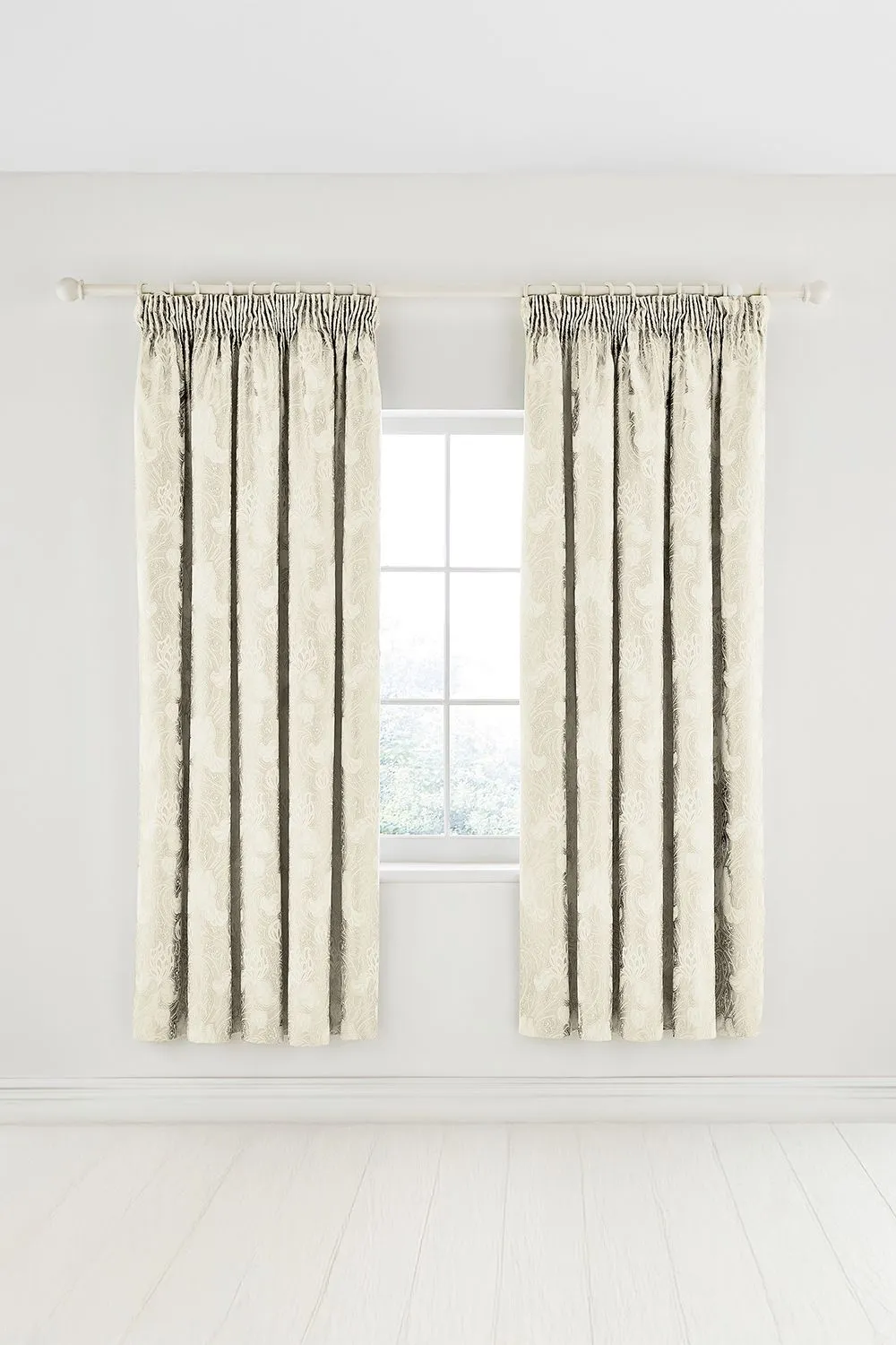 Sanderson 'Ashbee' Lined Curtains in Ivory