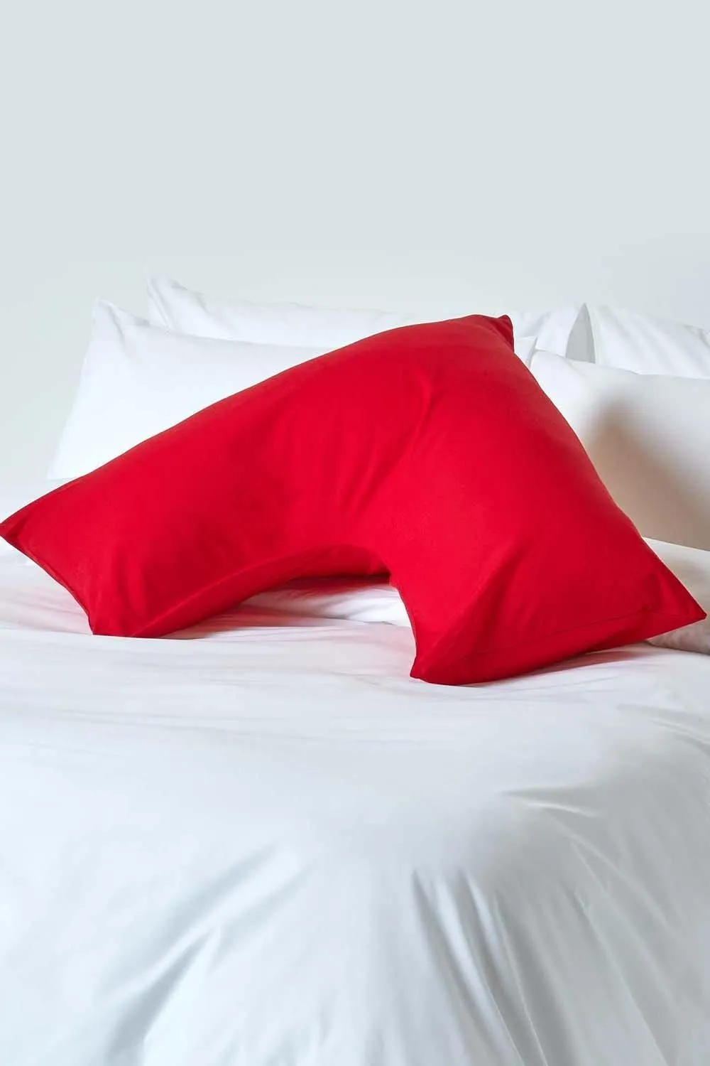 Homescapes Egyptian Cotton V Shaped Pillowcase 200 TC in Red 2