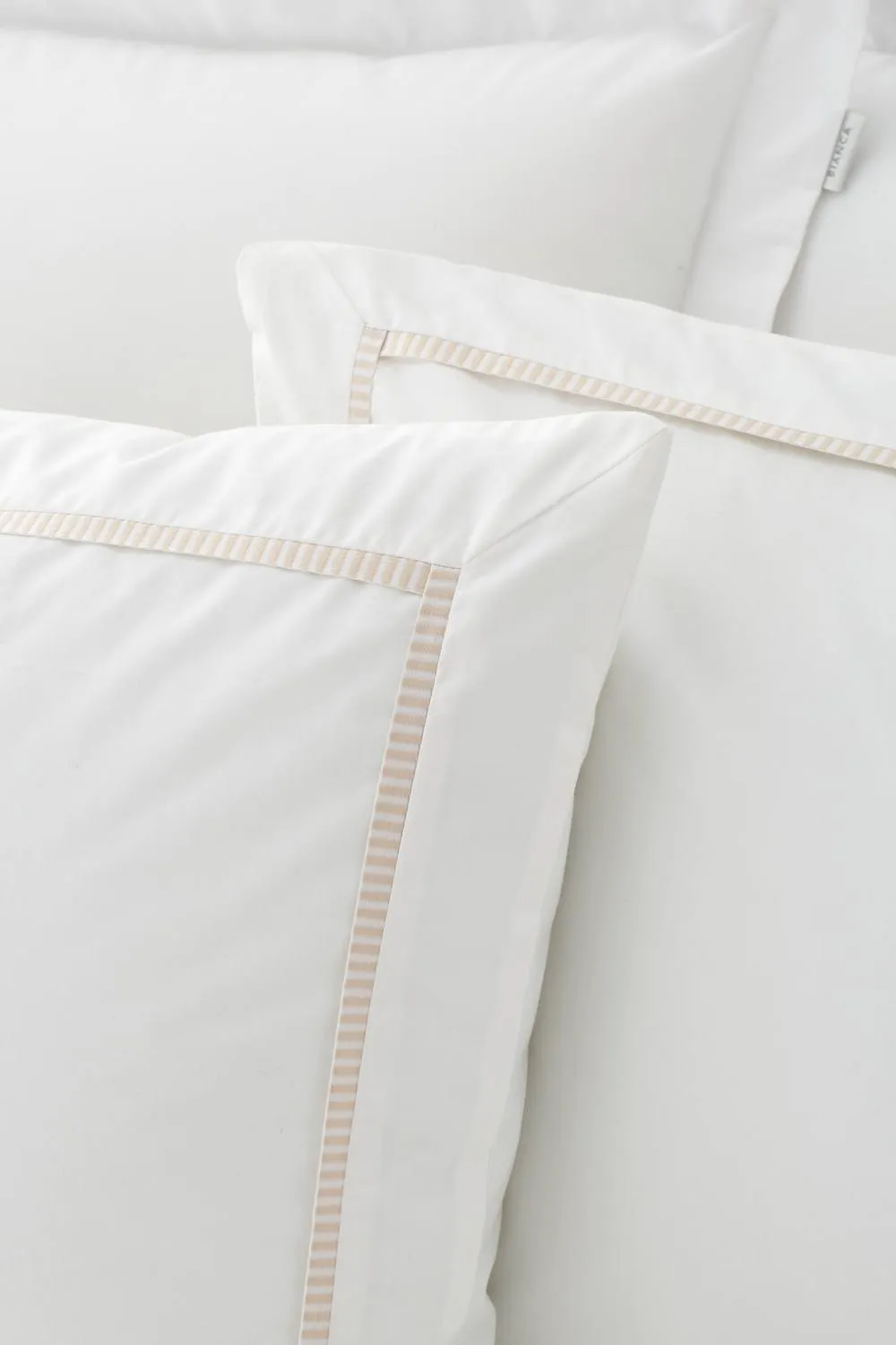 Bianca Contrast Trim 200 Thread Count Cotton Duvet Cover Set in Natural 3