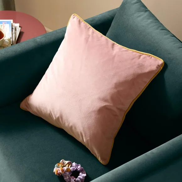 Furn. Square Cushion 1