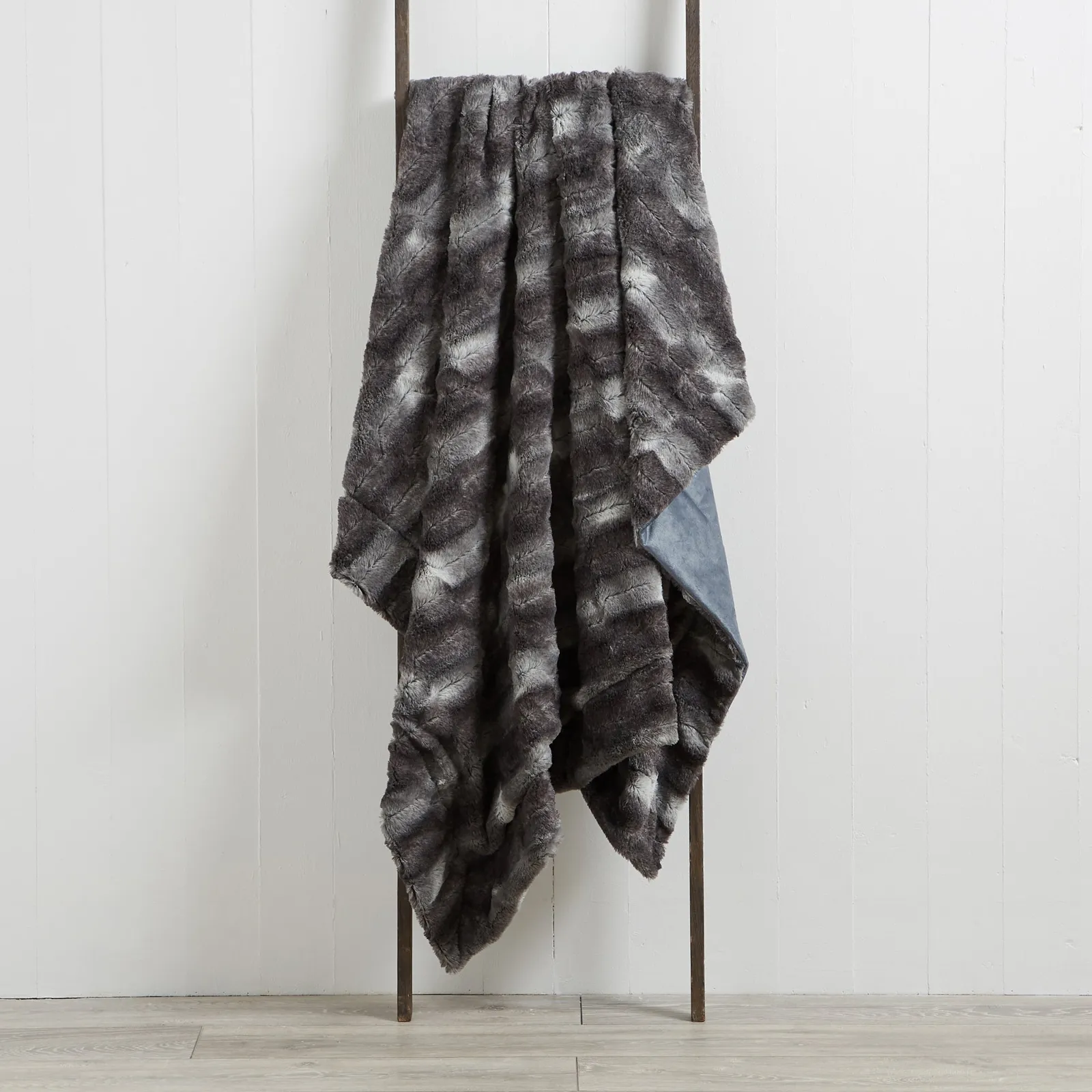Plush Faux Fur 130cm x 180cm Throw Grey