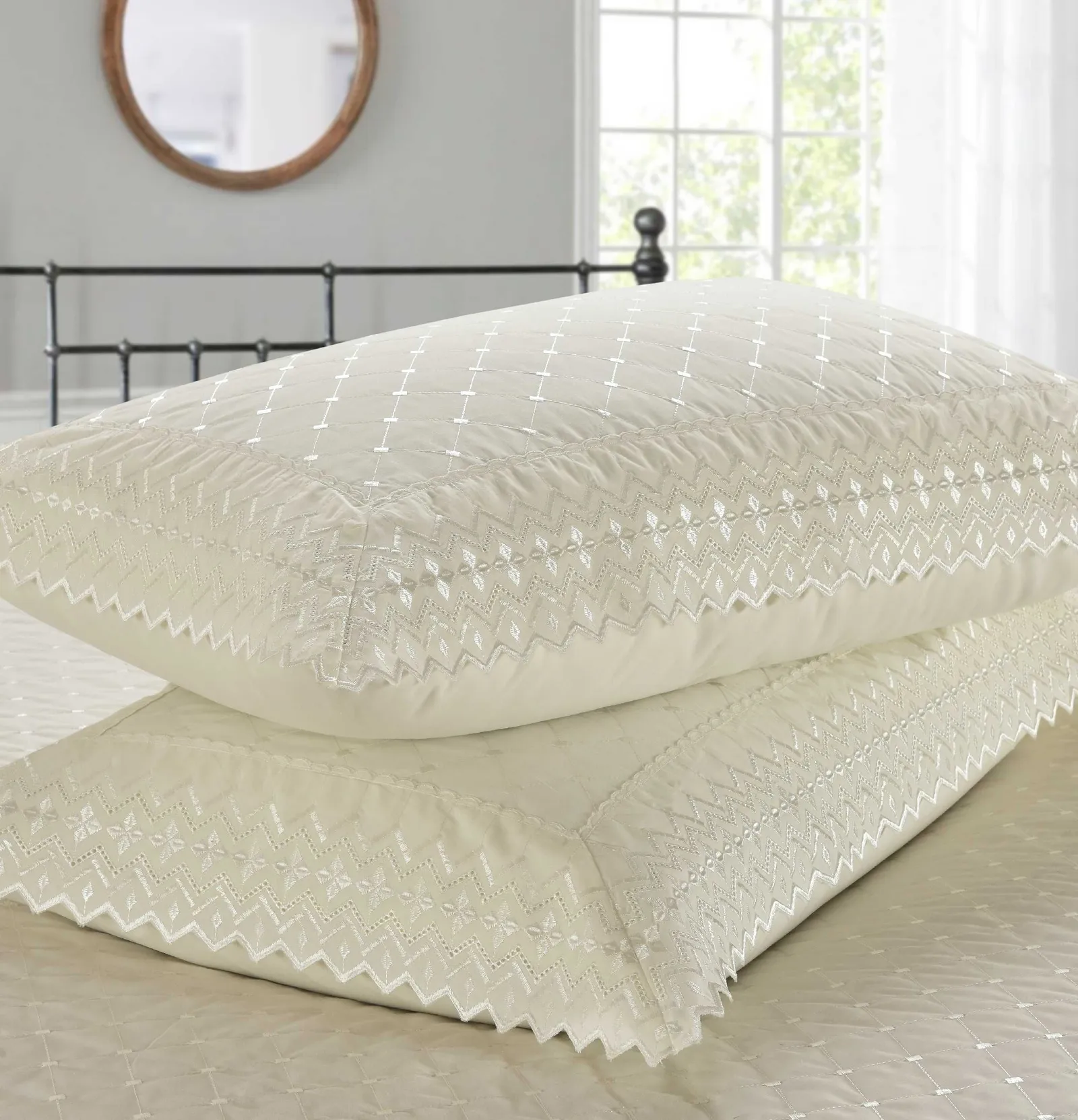 Rapport Home Richmond Pillowcase Pair in Ivory 1