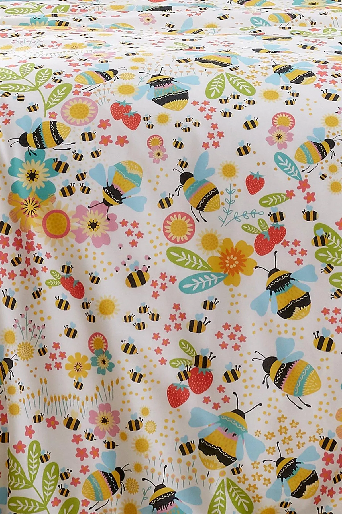 Fusion 'Buzzy Bee' Easycare Duvet Cover Set in Yellow 3