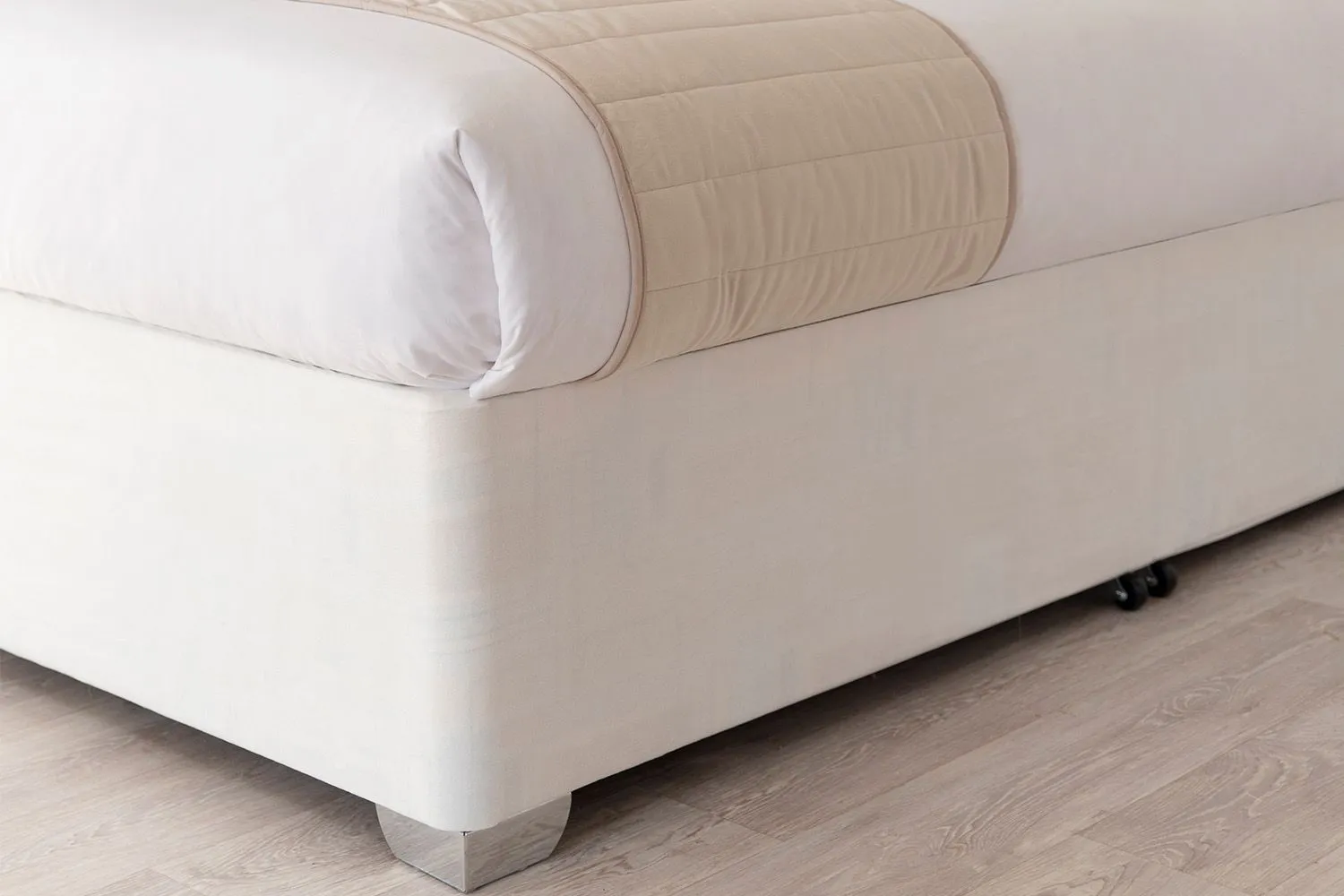 Belledorm Faux Suede Deep Base Wrap in White 2