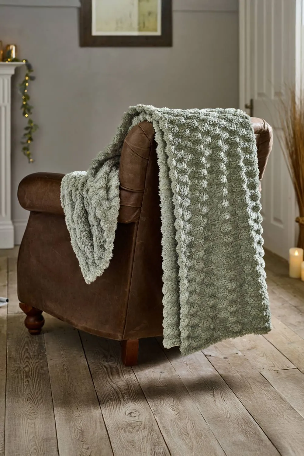Deyongs Featherstone SuperSoft Textured Extra Warm Luxury Throw 130x170cm in Green
