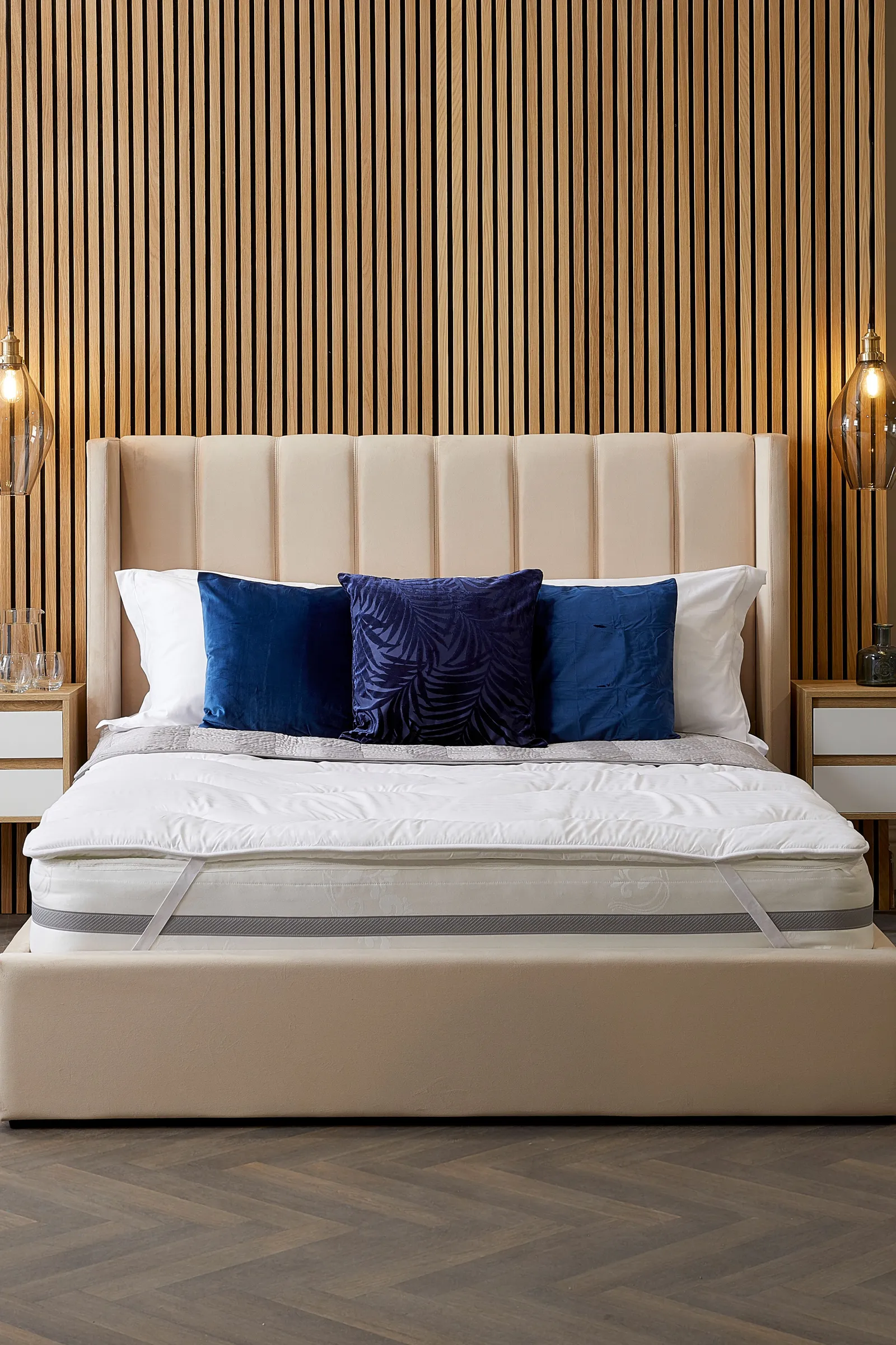 Snuggledown Luxurious Hotel Temperature Control Mattress Topper in White