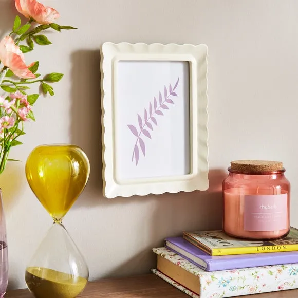 Scalloped Photo Frame 1