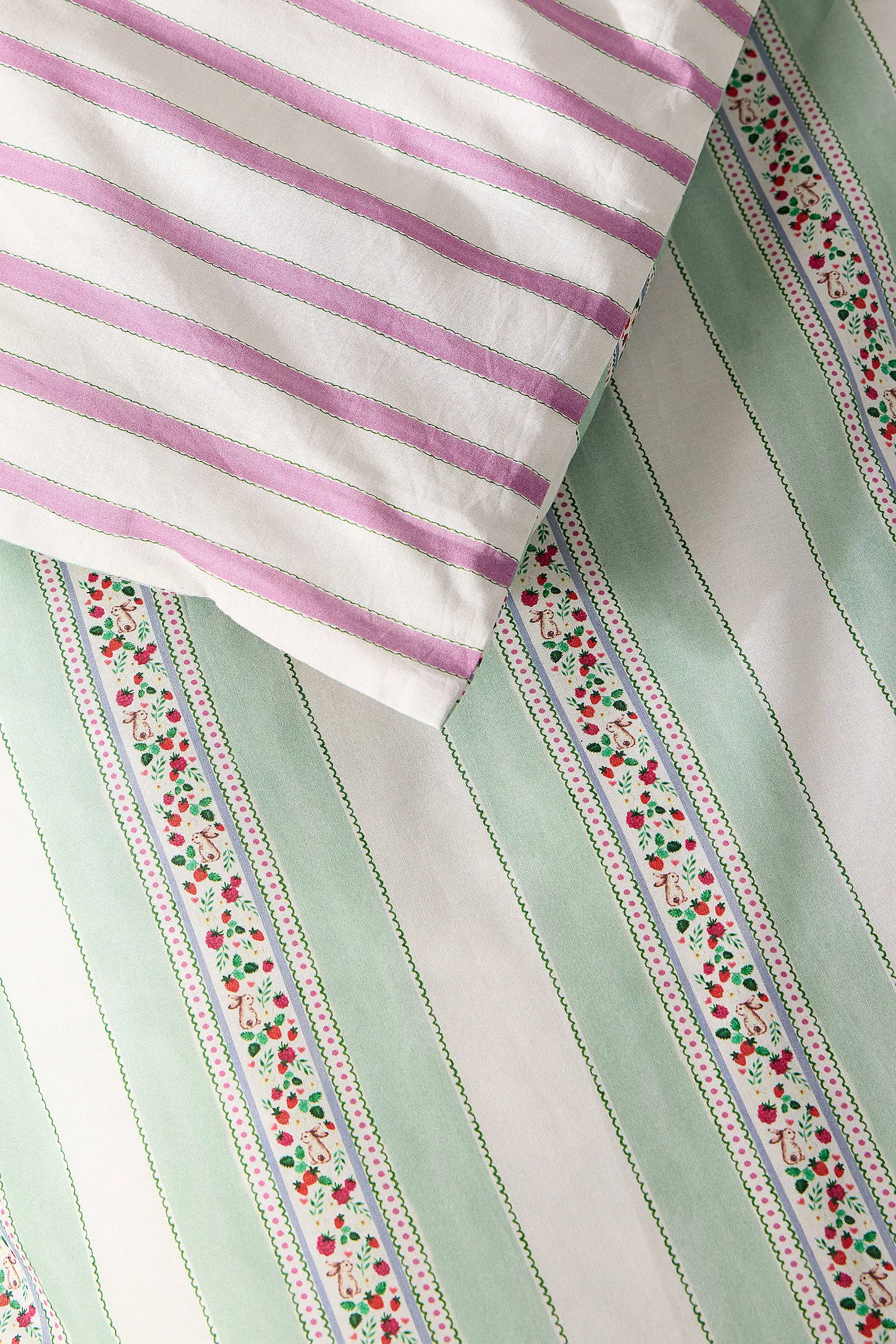 Bunnies & Berries Reversible Duvet Set 4
