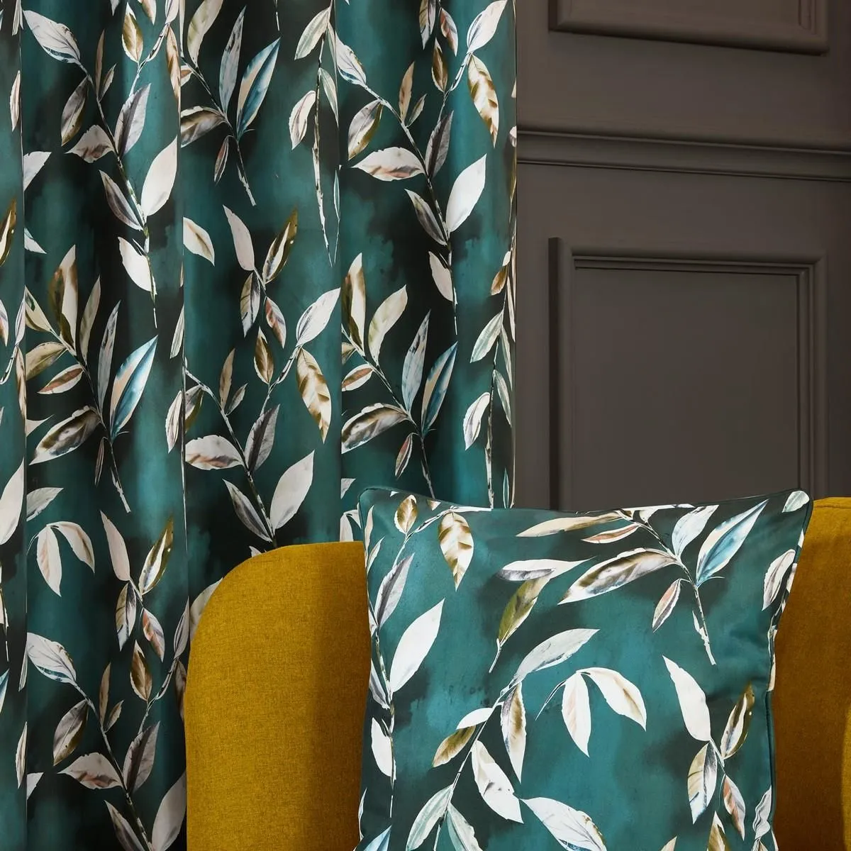 Sundour Madrid Eyelet Curtains in Bottle Green 4
