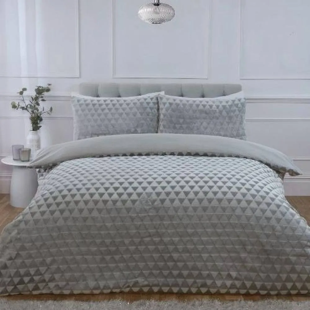 Rapport Home Diamond Cut Teddy Polyester Fleece Duvet Cover Set with Pillowcase in Silver