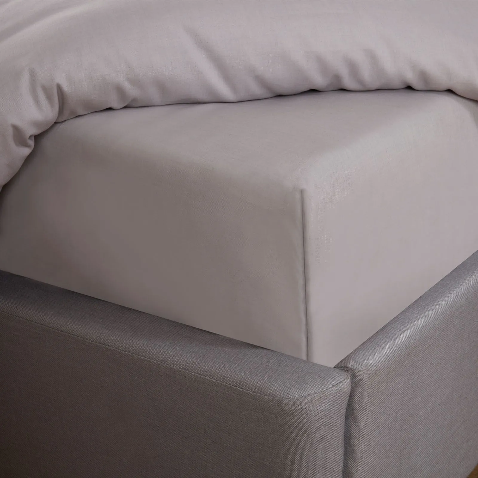 OHS Polycotton 30 Deep Elasticated Fitted Bed Sheet in Silver | Size: King Fitted