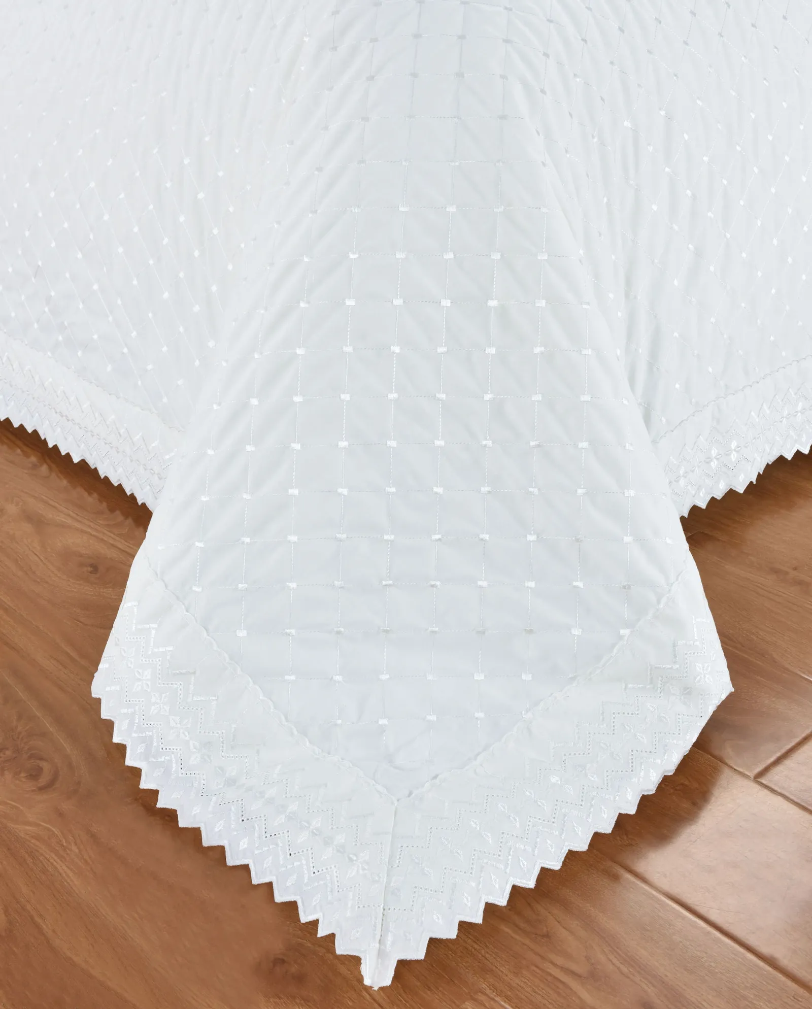 Rapport Home Richmond Luxury Polycotton Duvet Cover Set With Pillowcase in White 2